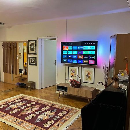 Skopje - Center Bright Apartment מראה חיצוני תמונה