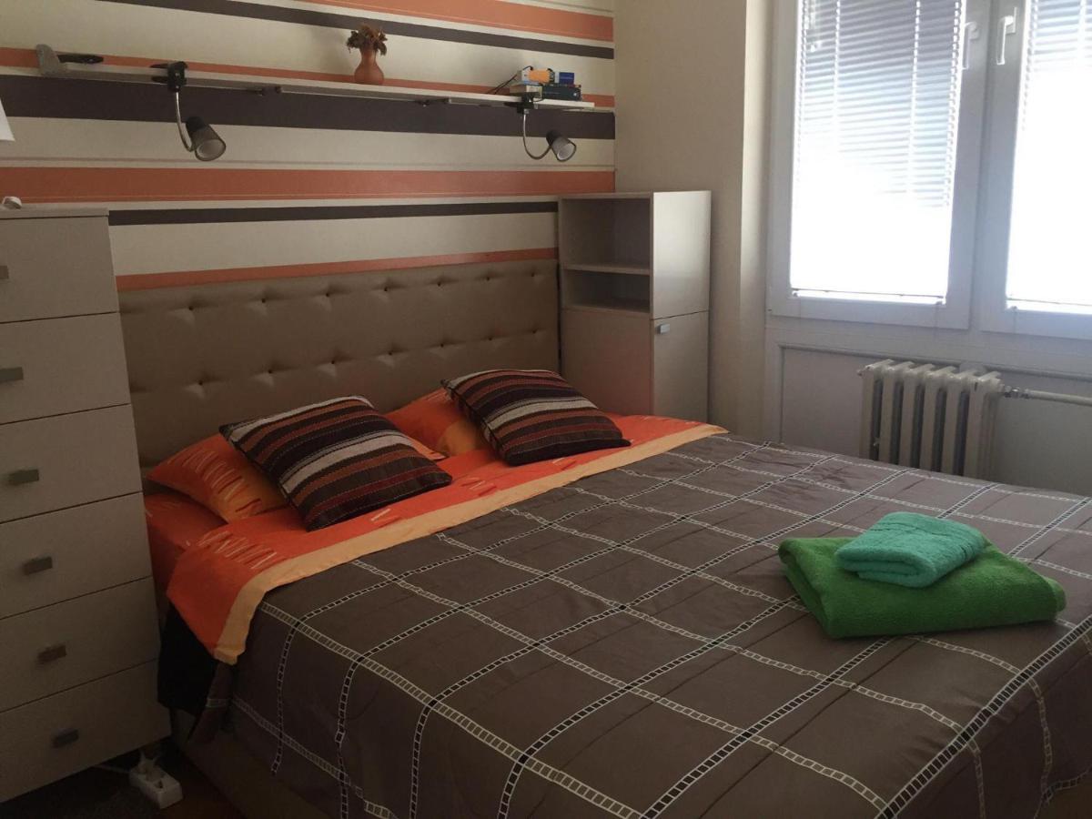 Skopje - Center Bright Apartment מראה חיצוני תמונה